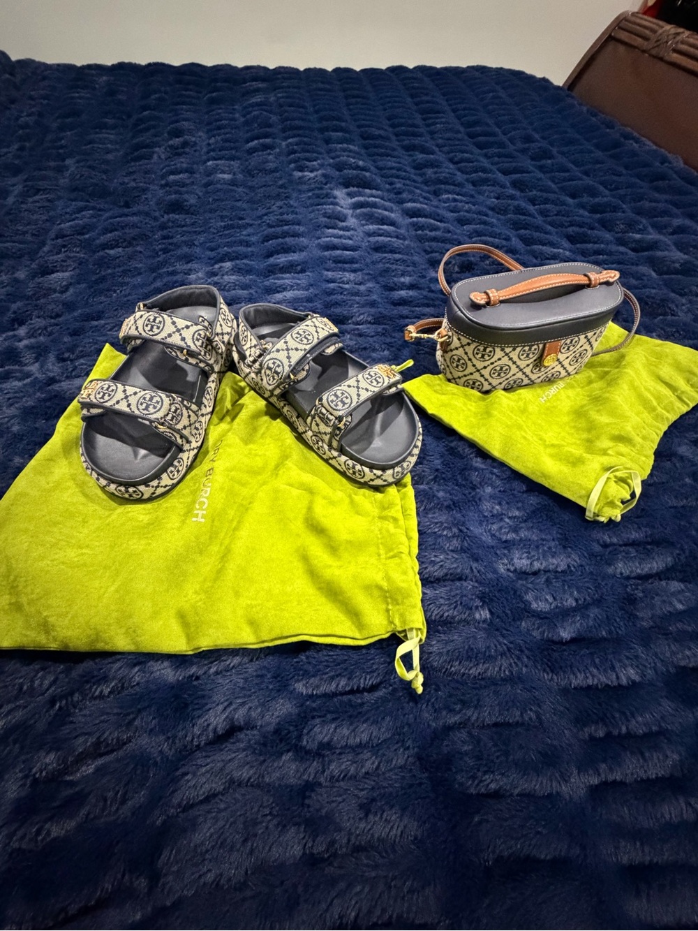 Tory Burch Navy and Cream Logo Sandals with Matching Crossbody Bag